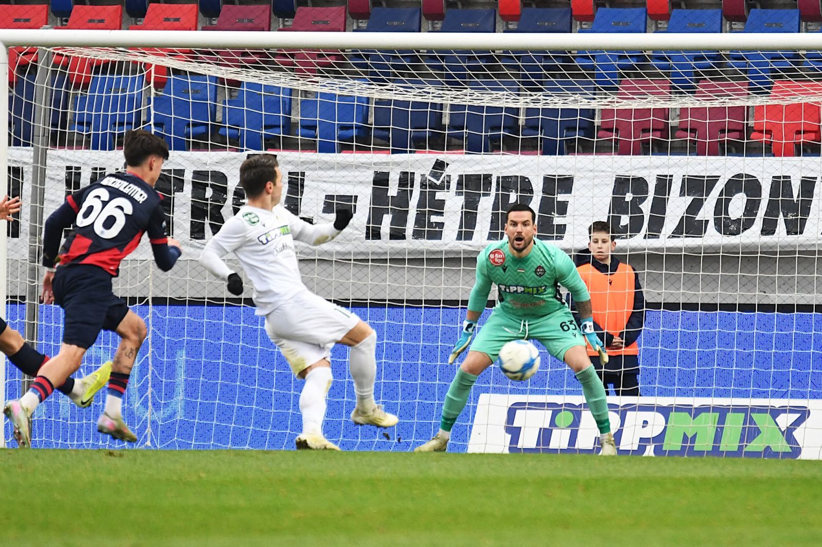 Válogatott támadókat kell majd semlegesíteni